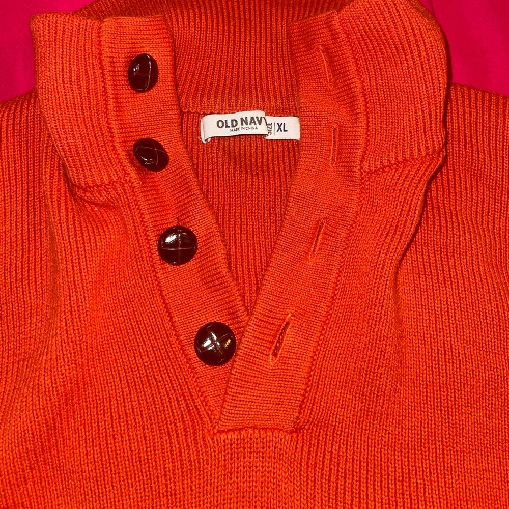 Old Navy comfortable and stylish pullover sweater… Rust colored earthy tones…